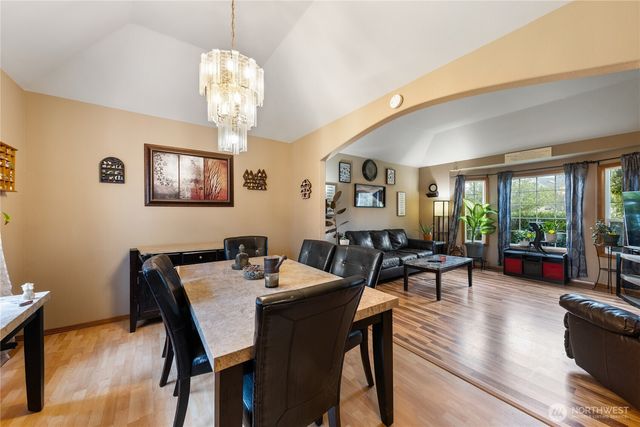 550 SW Muzzall Street, Oak Harbor, WA 98277