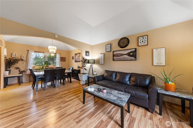 550 SW Muzzall Street, Oak Harbor, WA 98277