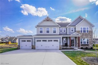 1404 Southbrook Circle NE, Canton, OH 44721