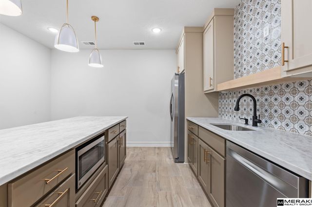 21871 B Street, Elkhorn, NE 68022