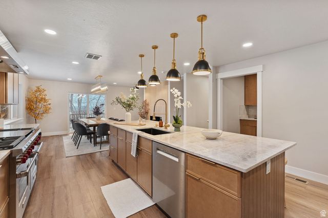 11446 S MOUNTAIN RIDGE CIR, Sandy, UT 84092