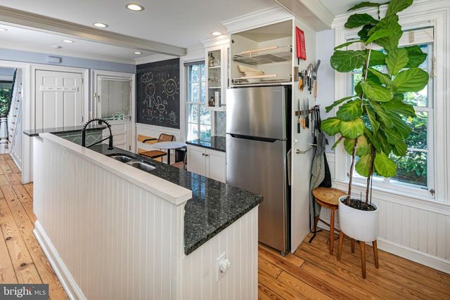 9 MAPLE ST, Hopewell, NJ 08525