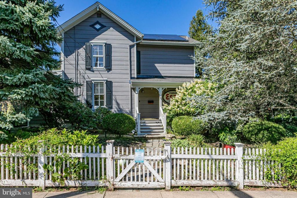 9 MAPLE ST, Hopewell, NJ 08525