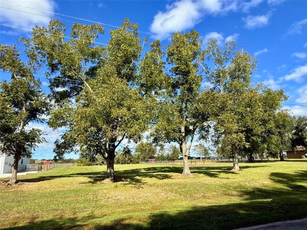 1026 Longhorn Trail, Angleton, TX 77515