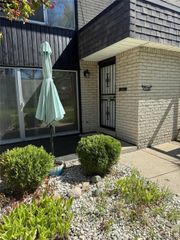 8251 Kennedy Circle 3, Warren, MI 48093