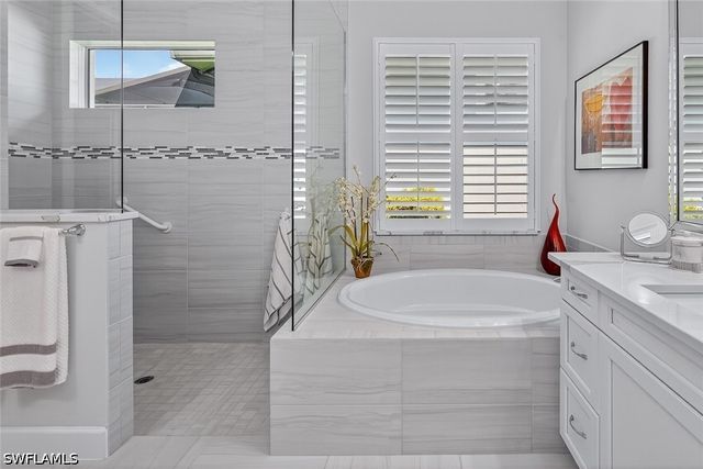 6387 Warwick AVE, Naples, FL 34113