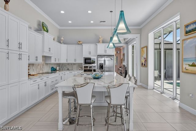 6387 Warwick AVE, Naples, FL 34113