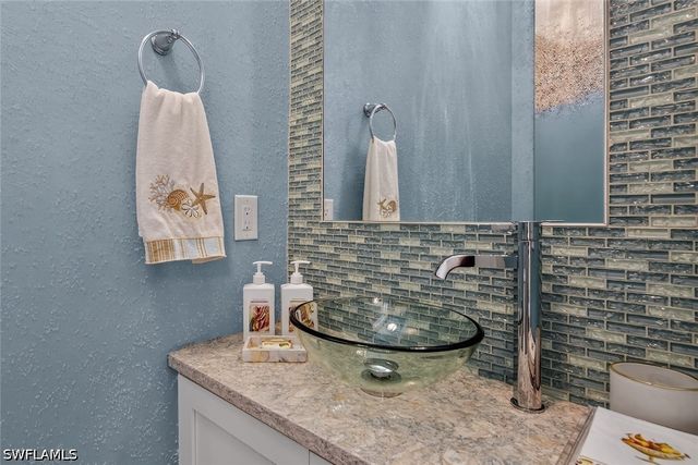 6387 Warwick AVE, Naples, FL 34113