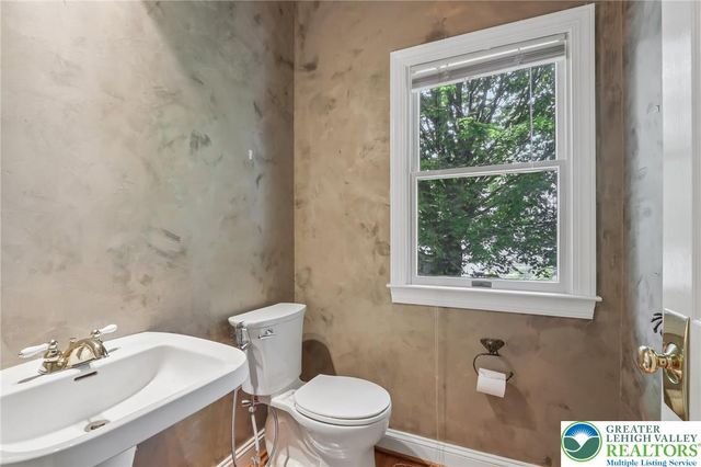 111 Manor Drive, Montgomery Twp, PA 19446