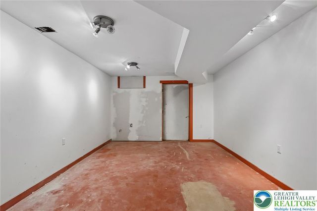 111 Manor Drive, Montgomery Twp, PA 19446