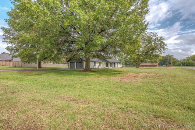 11971 Stonehedge Drive, Claremore, OK 74017
