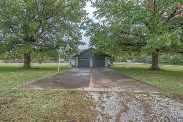11971 Stonehedge Drive, Claremore, OK 74017