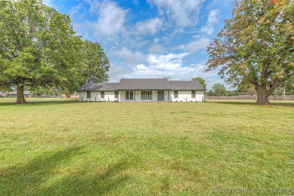 11971 Stonehedge Drive, Claremore, OK 74017