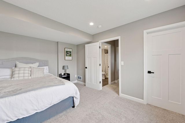 7136 Pearl Drive, Chanhassen, MN 55317