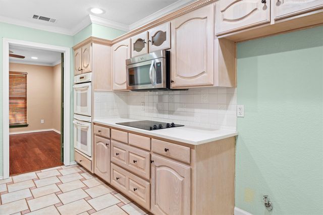 2814 Greenbrook Drive, Arlington, TX 76016