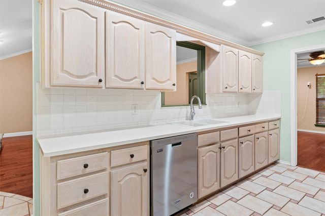 2814 Greenbrook Drive, Arlington, TX 76016