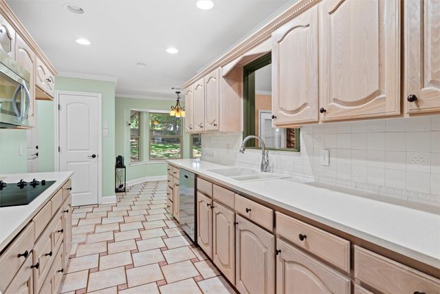 2814 Greenbrook Drive, Arlington, TX 76016