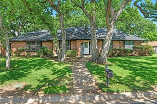 2814 Greenbrook Drive, Arlington, TX 76016