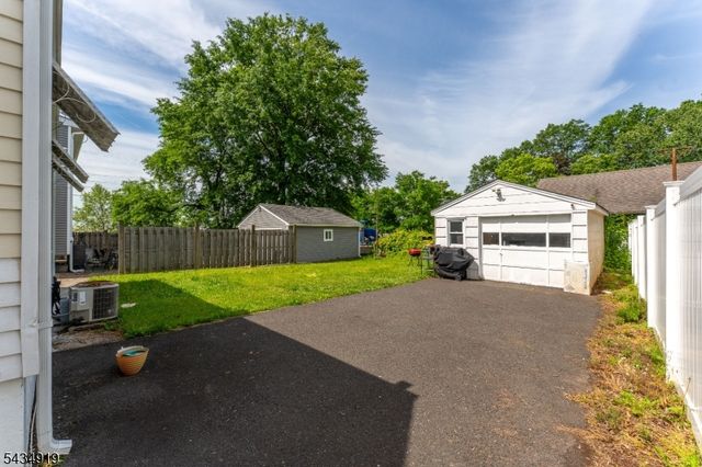 210 Buchanan St, Linden City, NJ 07036