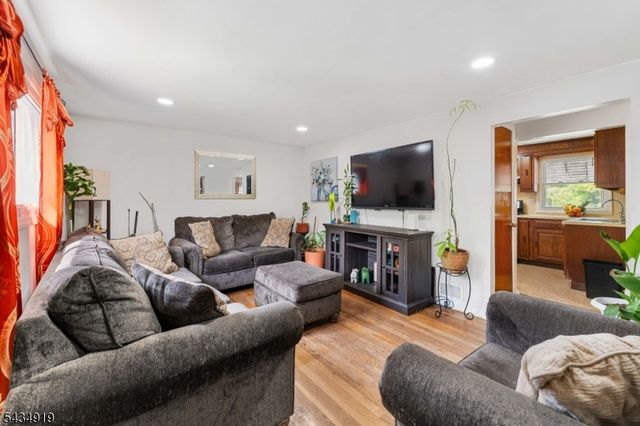 210 Buchanan St, Linden City, NJ 07036