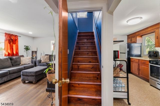 210 Buchanan St, Linden City, NJ 07036