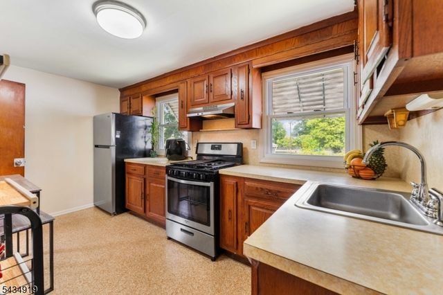 210 Buchanan St, Linden City, NJ 07036