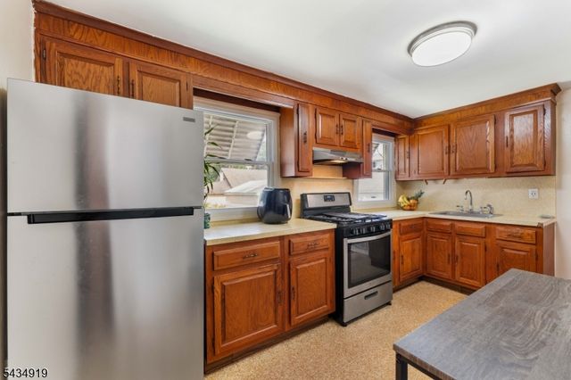 210 Buchanan St, Linden City, NJ 07036