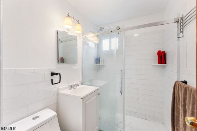 210 Buchanan St, Linden City, NJ 07036