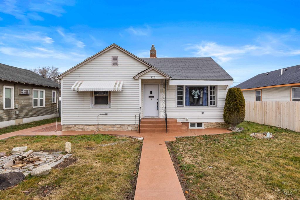 219 Cleveland Blvd, Caldwell, ID 83605 photo 3