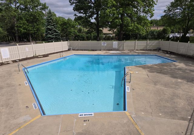 190 S Wood Dale Road 208, Wood Dale, IL 60191