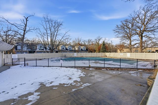 190 S Wood Dale Road 208, Wood Dale, IL 60191
