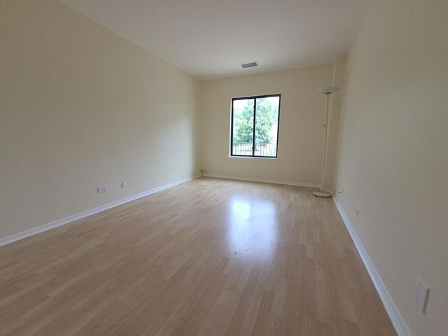 190 S Wood Dale Road 208, Wood Dale, IL 60191