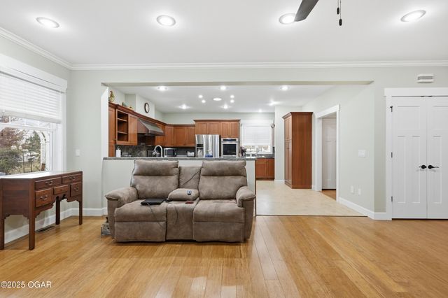 1930 E 17th Street, Joplin, MO 64804