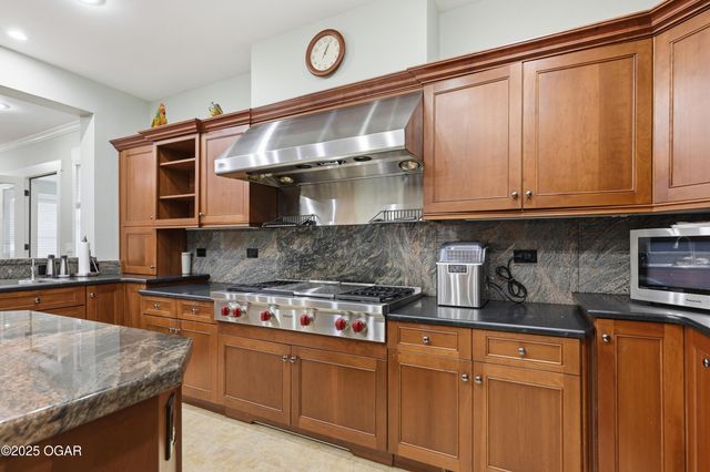 1930 E 17th Street, Joplin, MO 64804