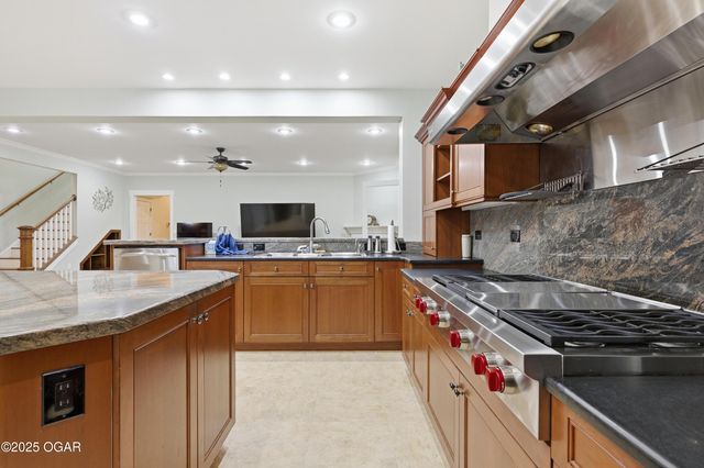 1930 E 17th Street, Joplin, MO 64804