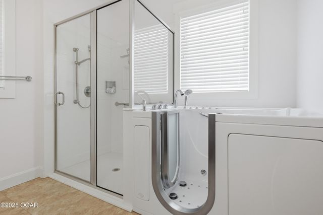 1930 E 17th Street, Joplin, MO 64804