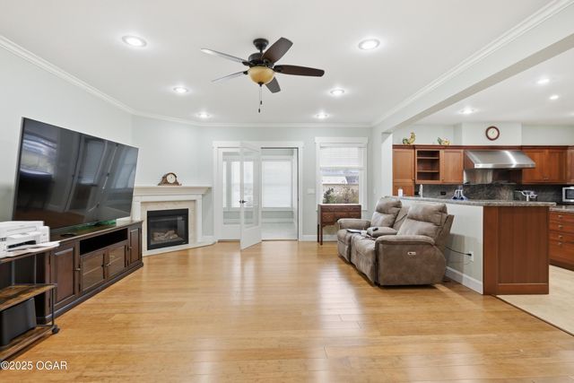 1930 E 17th Street, Joplin, MO 64804