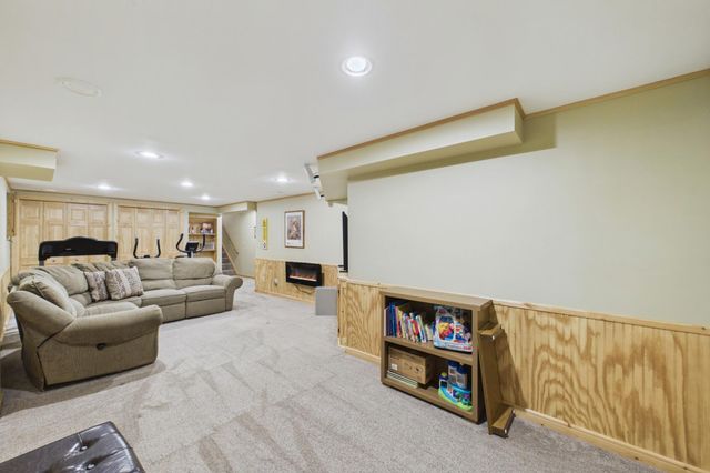 3509 92nd Avenue N, Brooklyn Park, MN 55443
