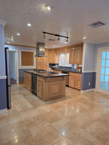 1802 Oaks Drive, Pasadena, TX 77502