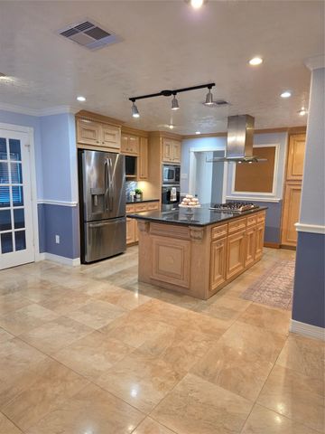 1802 Oaks Drive, Pasadena, TX 77502