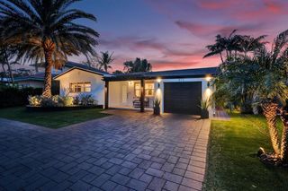 913 S Lakeside Place, Lantana, FL 33462