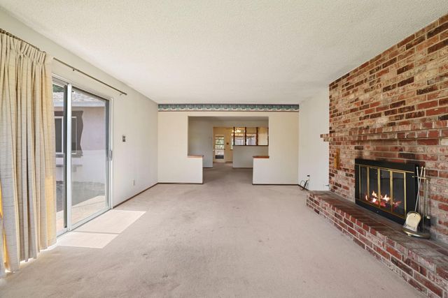 6928 Forman Way, Sacramento, CA 95828