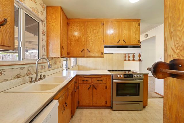 6928 Forman Way, Sacramento, CA 95828
