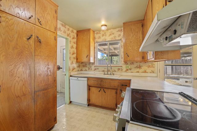 6928 Forman Way, Sacramento, CA 95828