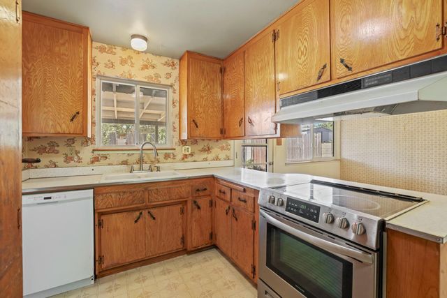 6928 Forman Way, Sacramento, CA 95828