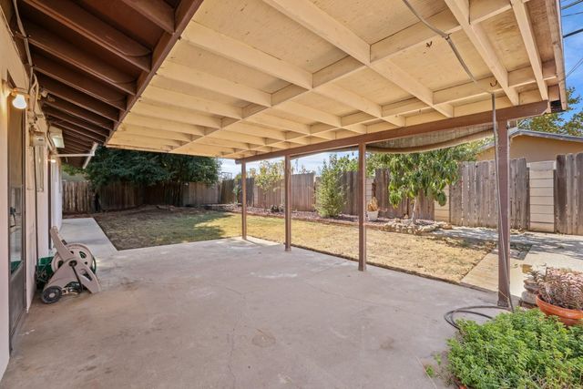 6928 Forman Way, Sacramento, CA 95828
