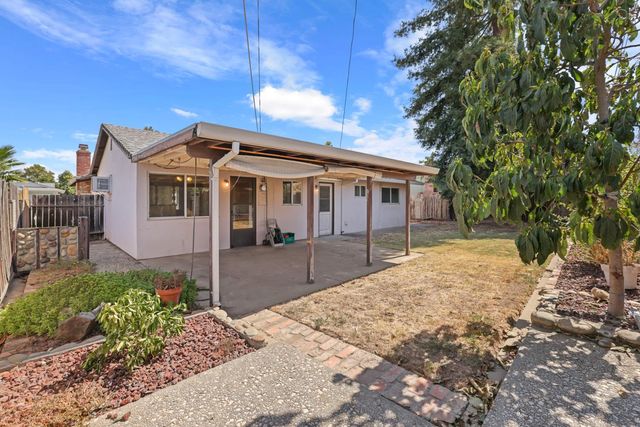 6928 Forman Way, Sacramento, CA 95828