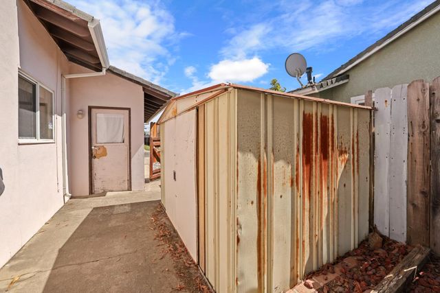 6928 Forman Way, Sacramento, CA 95828