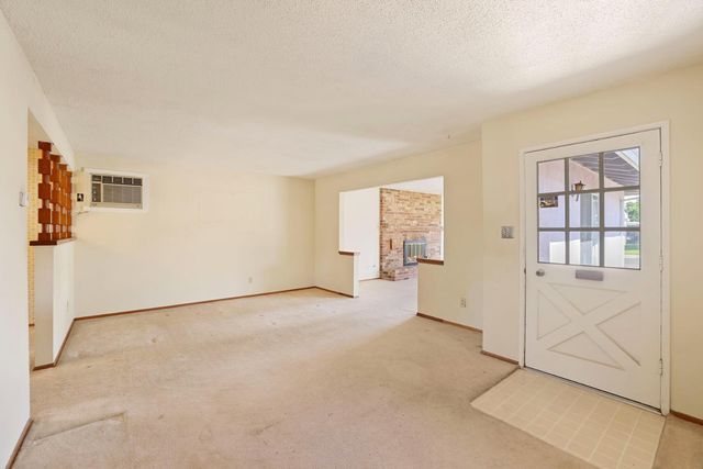 6928 Forman Way, Sacramento, CA 95828