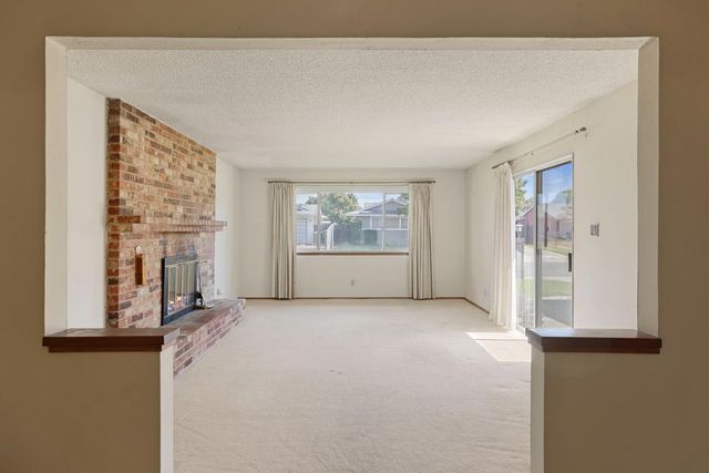 6928 Forman Way, Sacramento, CA 95828